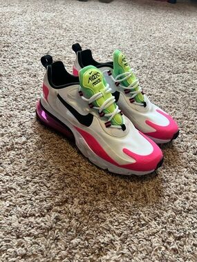 Nike Air Max 270 React (Hyper Pink)